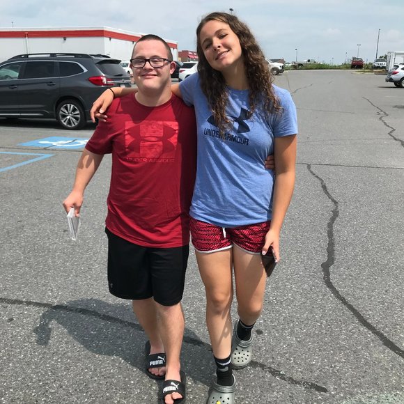 Meet your Posher, Stacie - Picture 2 of 3